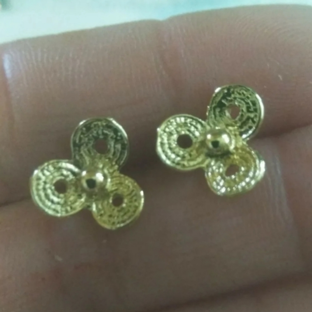 18K Yellow Gold Filled Floral Studs W.Gift Box